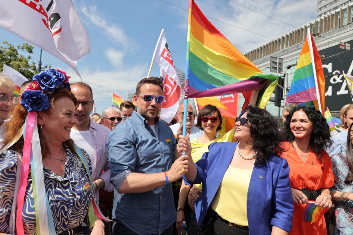 Rafał Trzaskowski na Paradzie Równości: Warszawa jest dla wszystkich!