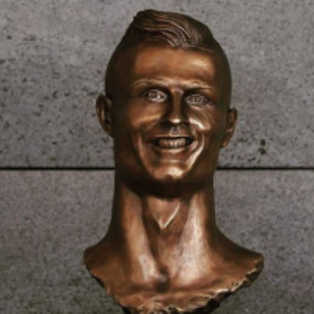 Beka z pomnika Cristiano Ronaldo! Najlepsze MEMY