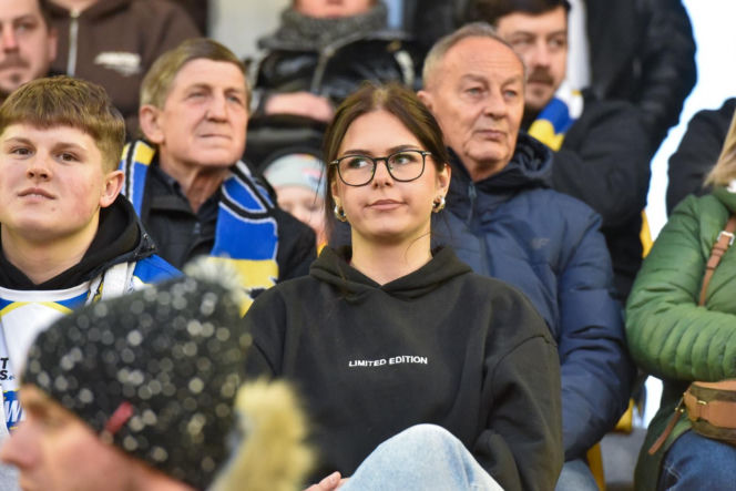 PRES Grupa Dewloperska Toruń - Abramczyk Polonia Bydgoszcz, zdjęcia kibiców i zawodników z pożegnania Adriana Miedzińskiego