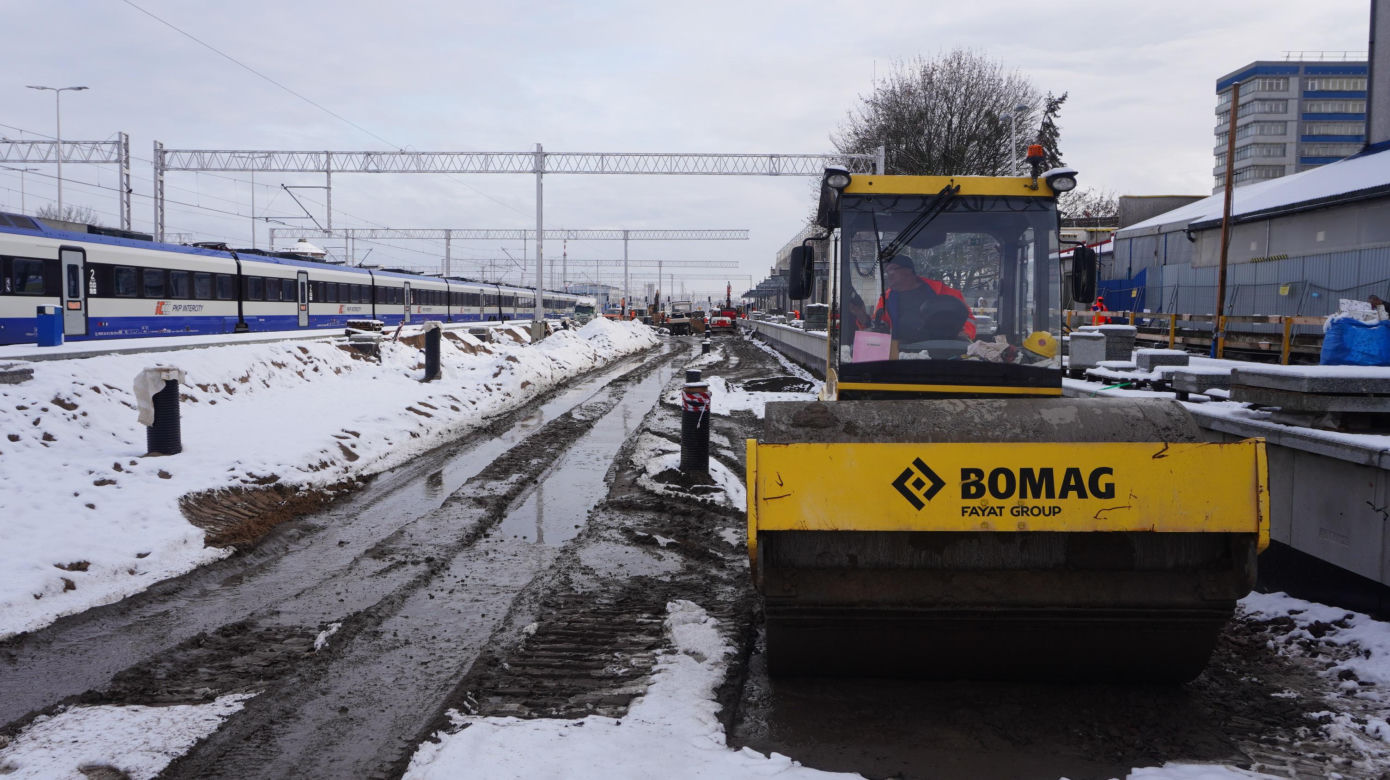 Dworzec Główny w Olsztynie rośnie w oczach. Stoi już metalowa konstrukcja budynku [ZDJĘCIA]
