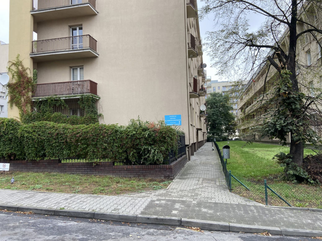 Zabił kolegę siekierą i mieszkał ze zwłokami