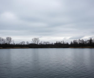 Ponury poniedziałek w Augustowie. Czy to zapowiedź deszczowego tygodnia?