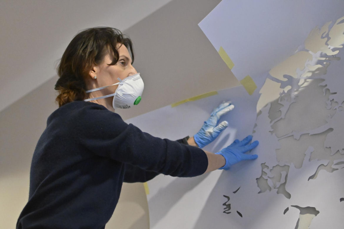 Uczniowie ZSP nr 1 stworzyli mural na ścianach szkoły. Grafika przedstawia patrona placówki