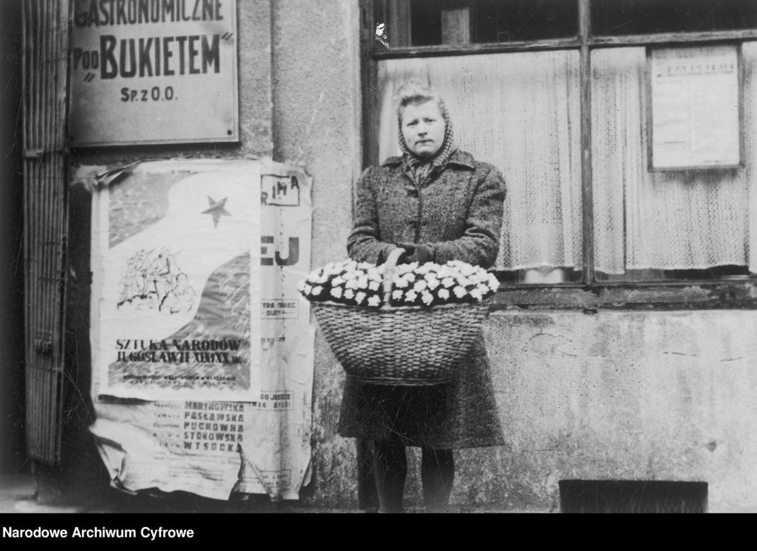 Handel uliczny w powojennej Warszawie