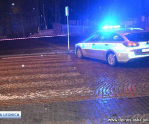 Legnica. CIĘŻKO RANIŁ 7-latkę na przejściu, a później podpalił auto! [ZDJĘCIA]
