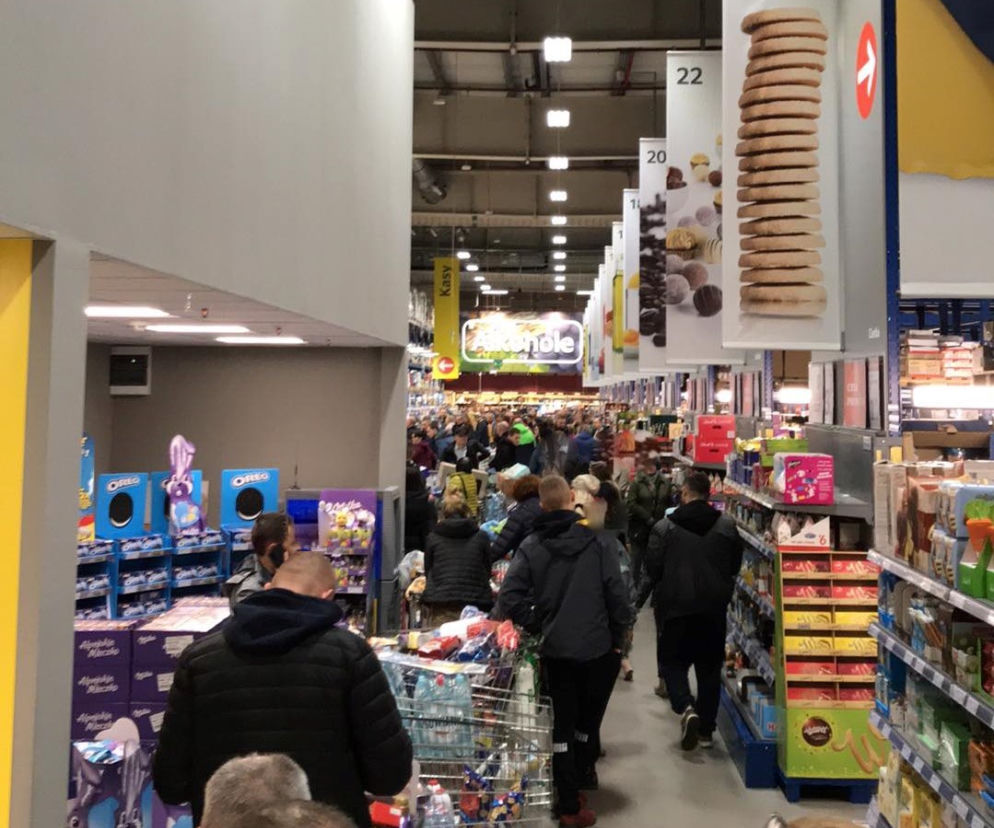 Oblężenie w radomskich sklepach z powodu koronawirusa 