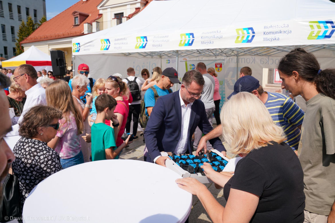 Zaprezentowano pierwsze 20 autobusów elektrycznych w Białymstoku. Od poniedziałku pojawią się na ulicach miasta [ZDJĘCIA]