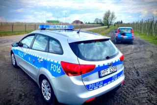 Wiozła siostrę i trójkę dzieci... bez prawka. Myślała, że przechytrzy policję