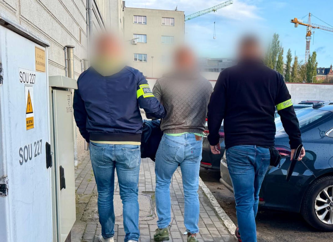 Łupem złodziei padały naturalne włosy wykorzystywane do przedłużania fryzur, a łączne straty przekroczyły milion złotych