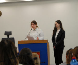 W Siedlcach odbyła się debata uczniów szkół podstawowych pt. „Czy pokolenia potrafią jeszcze ze sobą rozmawiać?”