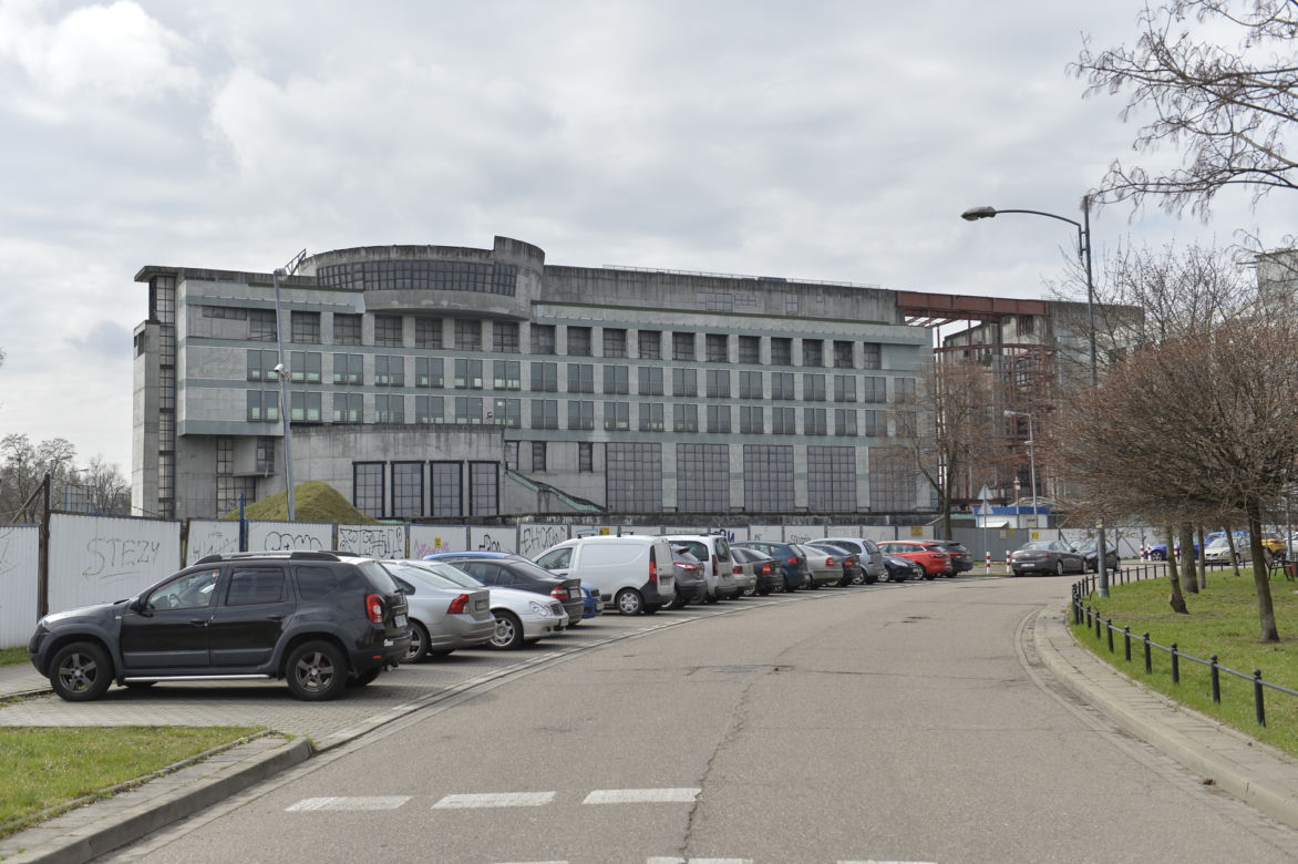 Deweloper zburzy szkieletora i wybuduje osiedle