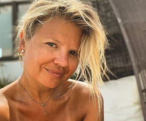 Marta Manowska na plaży w bikini