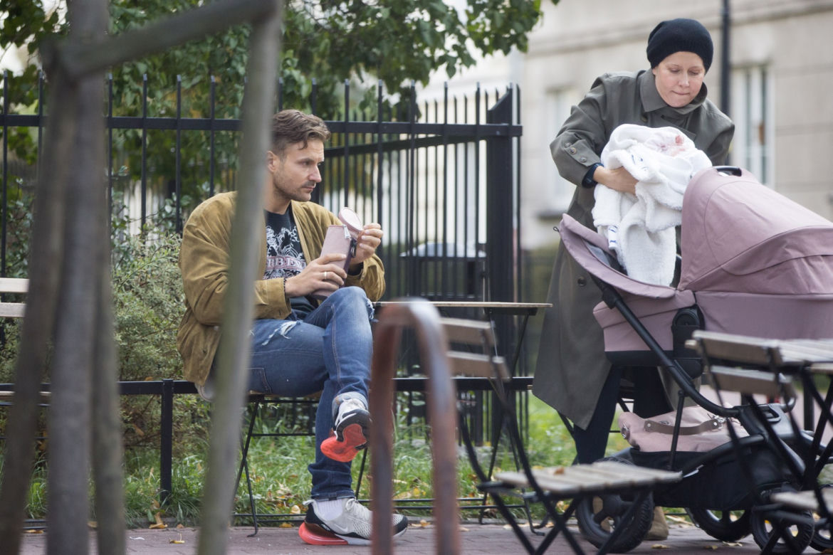 Piotr Stramowski i Katarzyna Warnke pierwszy spacer z dzieckiem