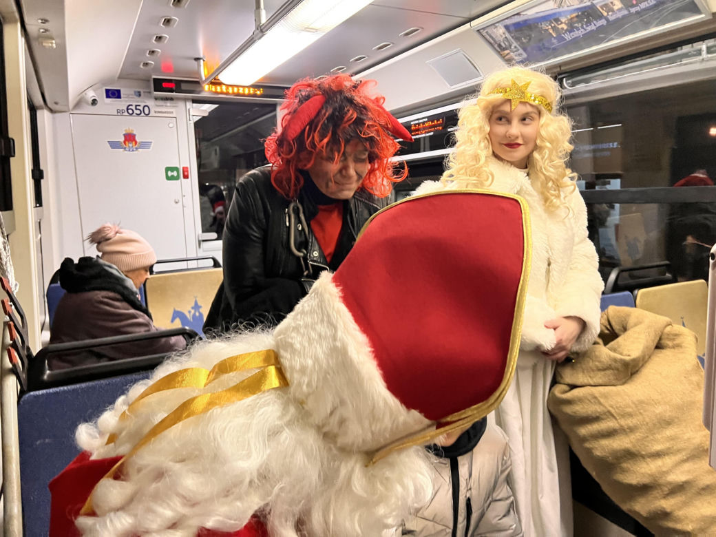 Święty Mikołaj jechał w krakowskim tramwaju 