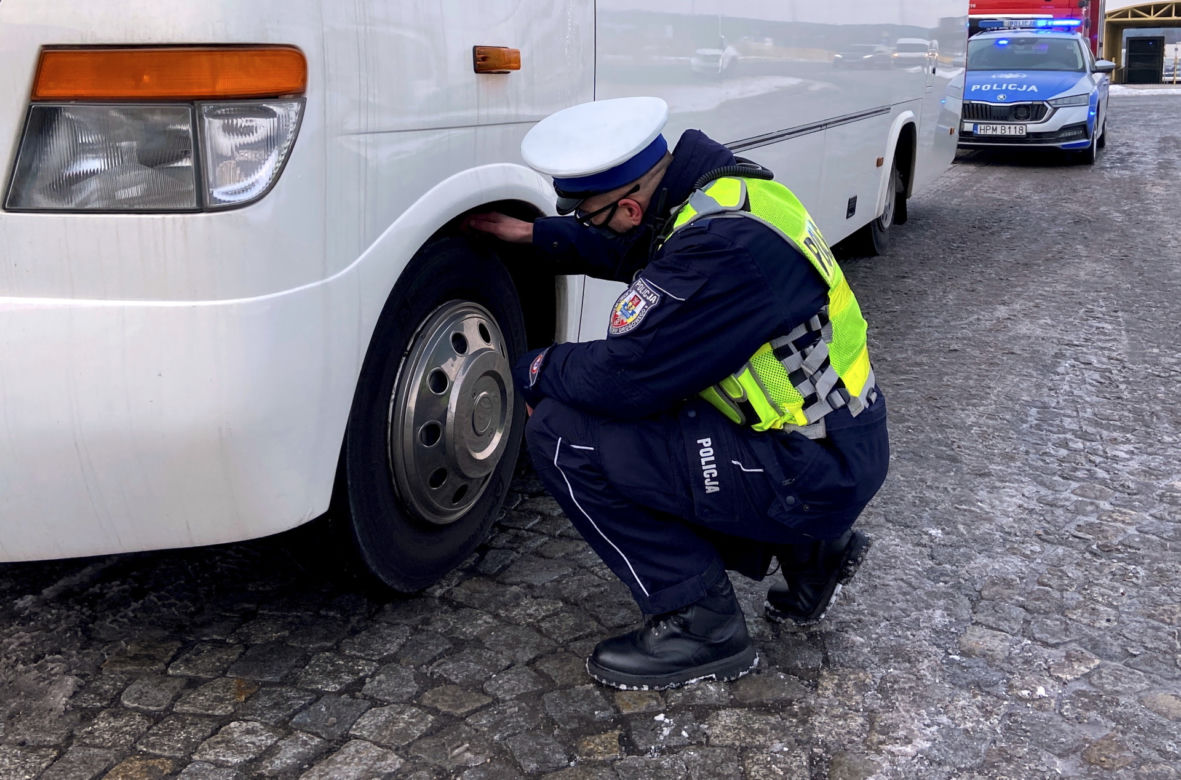 kontrola pojazdu mechanik policja patrol