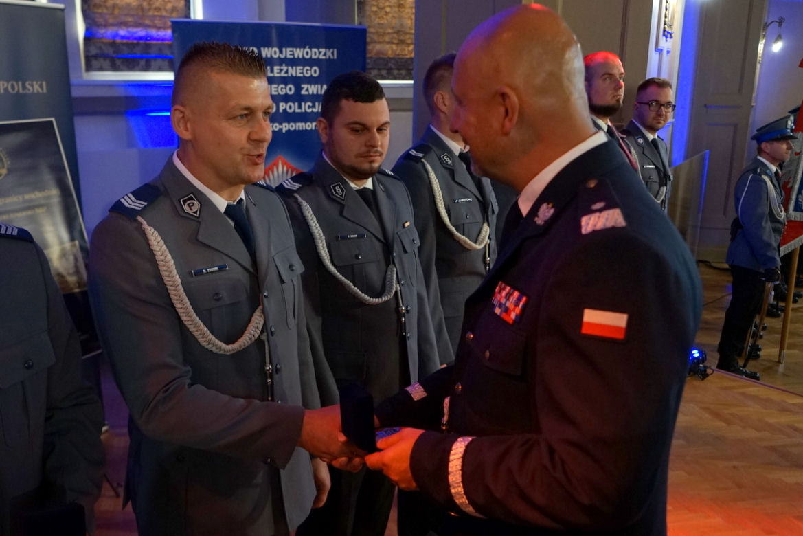 Kryształowe serca dla policjantów z całego regionu