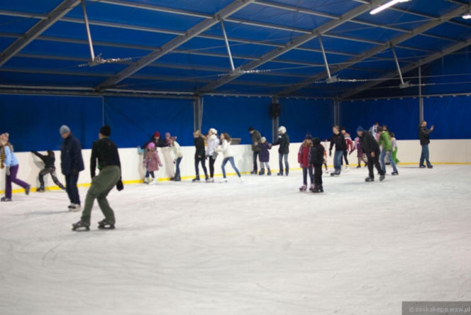 Lodowiska w Warszawie zapraszają! Gdzie na łyżwy w stolicy?