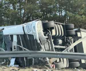 Ciężarówka przewróciła się na S8
