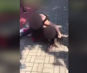 Bójka uczennic przed szkołą w Częstochowie. Przeproś k***a, bo w ryj dostaniesz! W tle śmiech