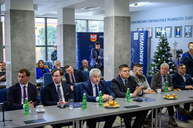 TAK dla linii kolejowej Tarnów - Busko-Zdrój. Spotkanie w Starostwie Powiatowym w Tarnowie