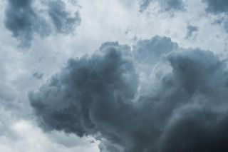 Pogoda na poniedziałek. Deszcz i mróz to nie wszystko. IMGW ostrzega