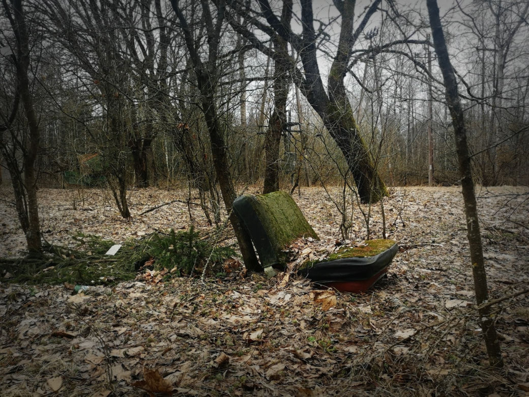 Opuszczona stacja kolejowa w sercu puszczy na Podlasiu