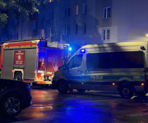 Dramatyczna akcja służb w Warszawie. Mężczyzna po 19 godzinach zszedł z parapetu