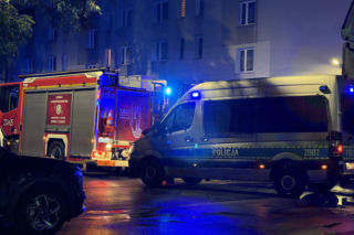 Dramatyczna akcja służb w Warszawie. Mężczyzna po 19 godzinach zszedł z parapetu