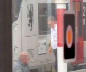 Szokujące sceny na peronie w Wejherowie! Bójka agresywnego pasażera z konduktorem