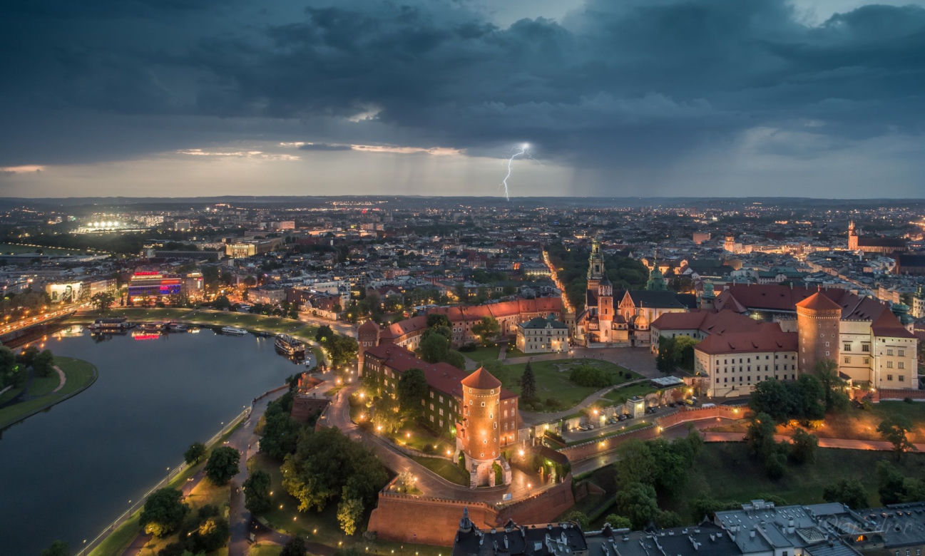 Kraków niczym Las Vegas. Takich zdjęć nocnego miasta jeszcze nie widziałeś