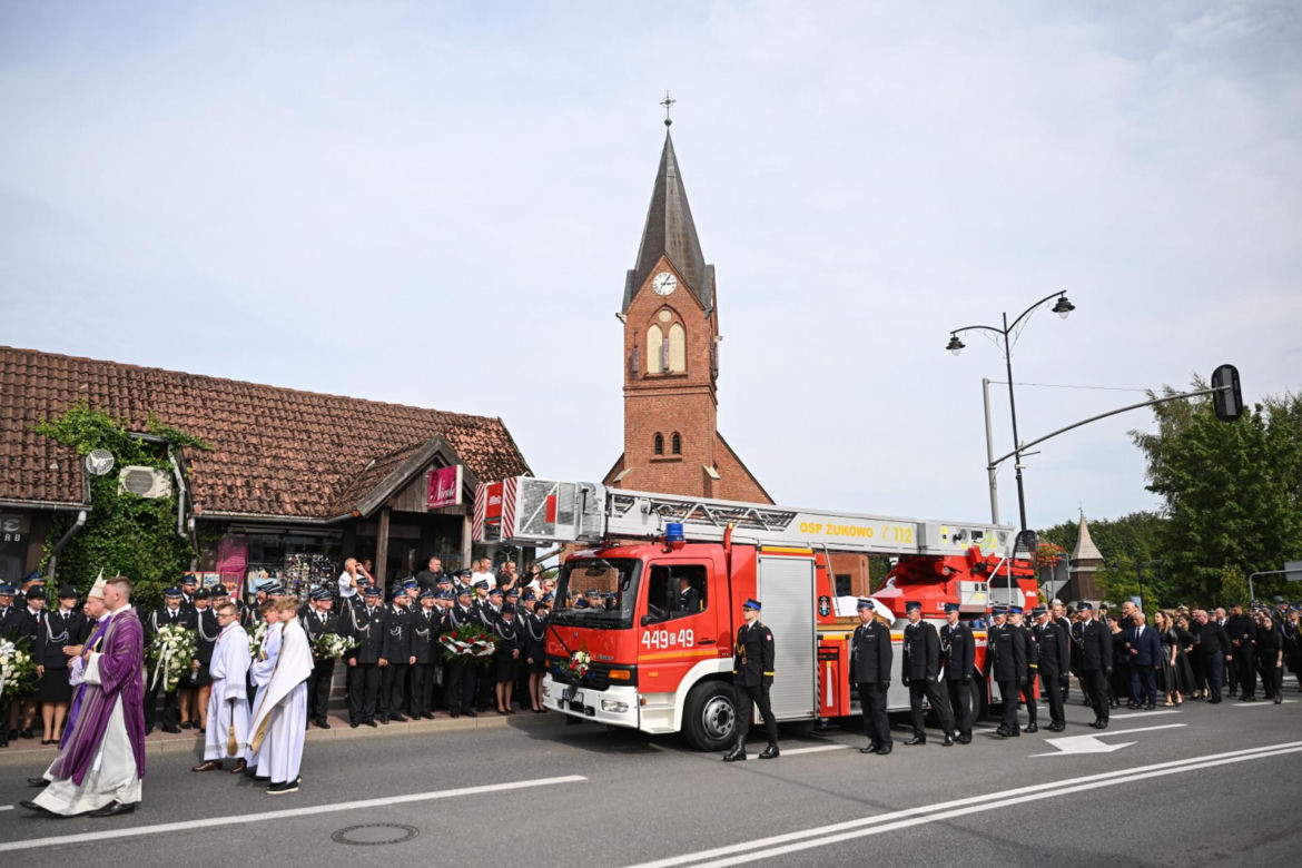 Pogrzeb druha Krystiana Dułaka. Wzruszająca ceremonia w Sierakowicach