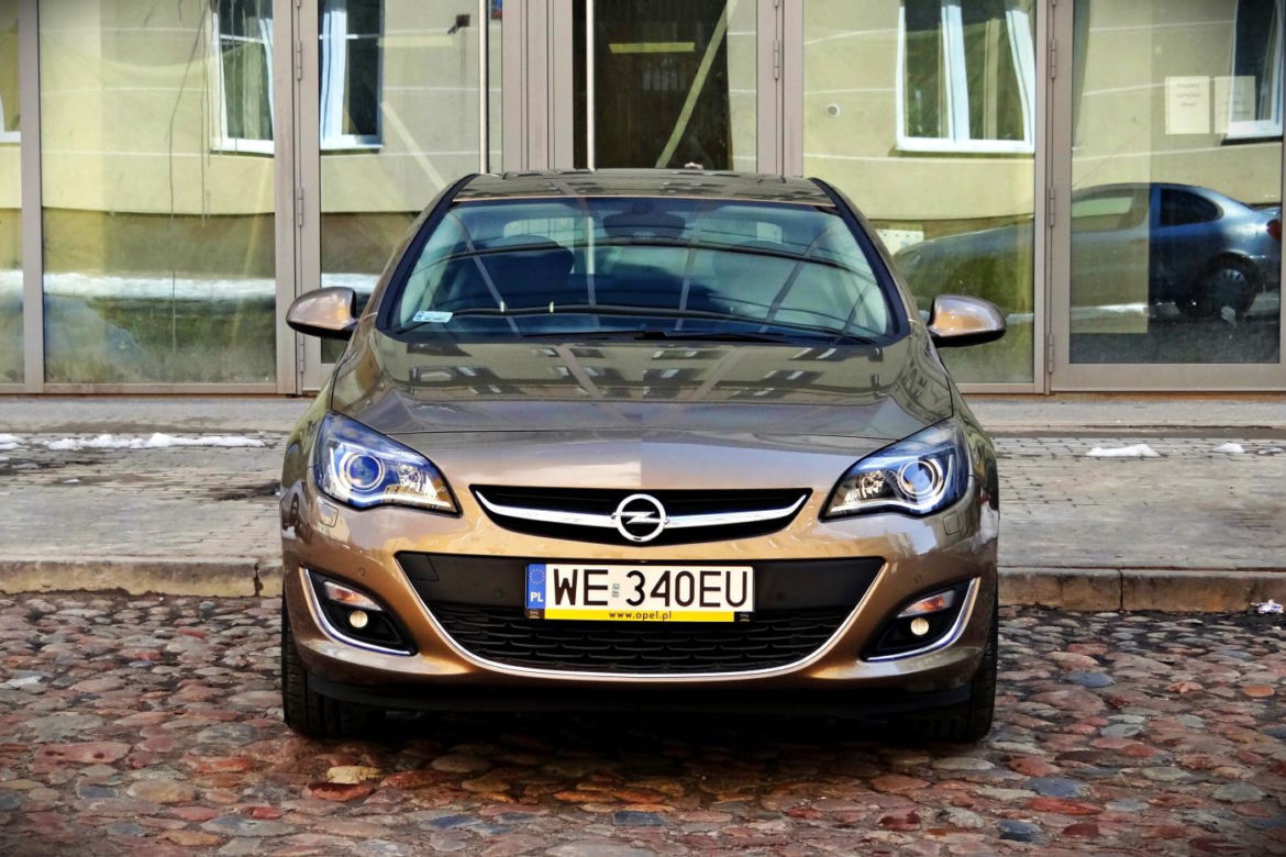 Opel Astra Sedan (Astra J)
