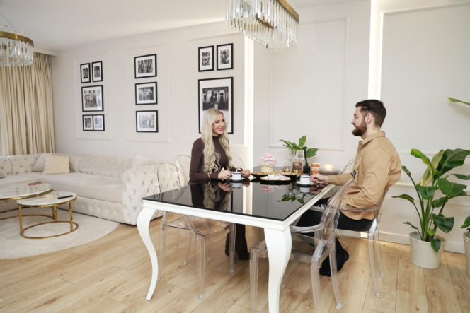 Lata temu wygrała "Projekt Lady", teraz pokazała jak mieszka! Biel i złoto biją po oczach