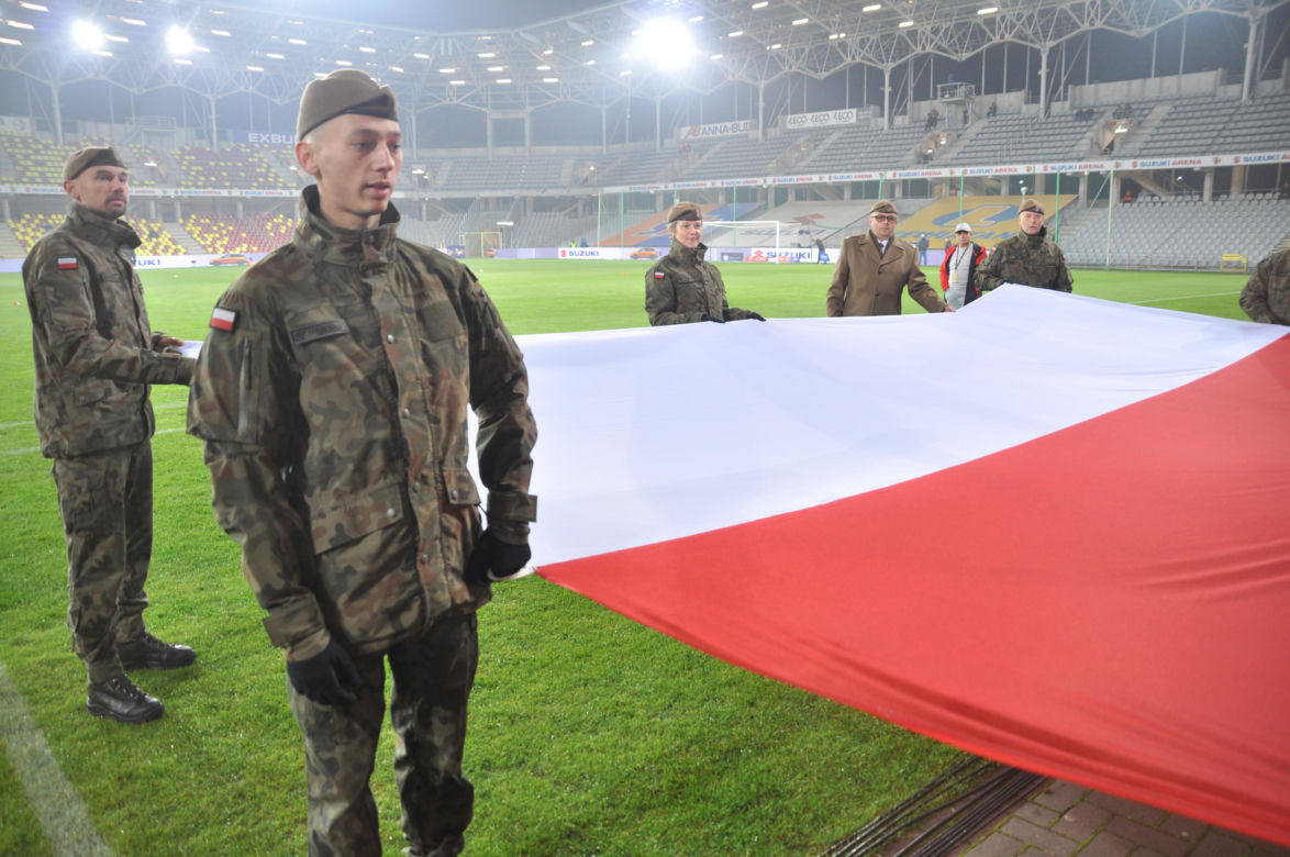 Żółto-czerwono na Suzuki Arenie! Zdjęcia kibiców na meczu Korona Kielce - Jagiellonia Białystok