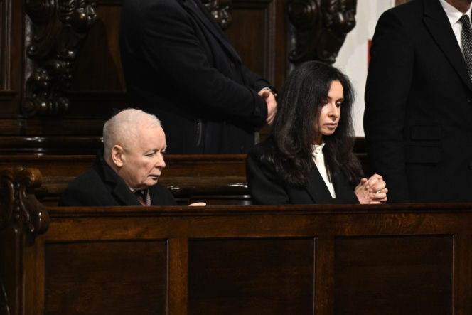 Msza za ofiary Smoleńska w Archikatedrze. Obecni Nawrocki i Kaczyńska
