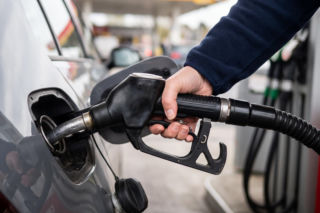 Hurtowe ceny paliw 28.08.2026. Diesel tanieje, benzyna zaskakuje podwyżkami