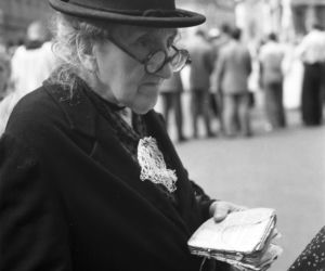 Uroczystość Bożego Ciała w Warszawie celebrowana przez Prymasa Polski kardynała Stefana Wyszyńskiego - 1957 rok
