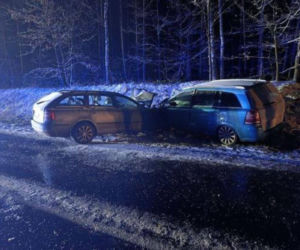 Dramatyczny wypadek w Gąbinie (woj. mazowieckie). W czołowym zderzeniu ucierpiało 7 osób, w tym czwórka dzieci