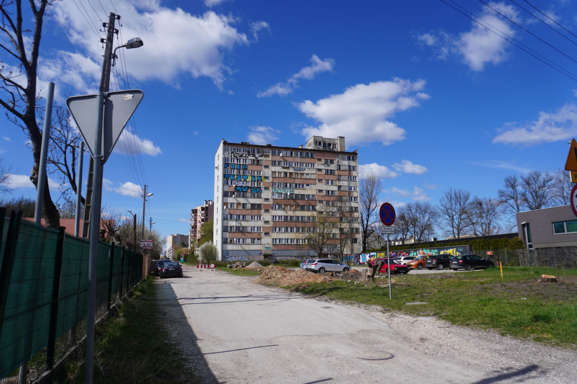 Wieżowiec przy Młodej 4 w Kielcach
