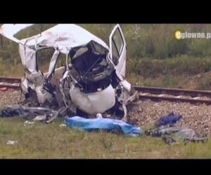 BRATOSZEWICE: Wypadek busa na niestrzeżonym przejeździe kolejowy. ZGINĘŁO 8 osób