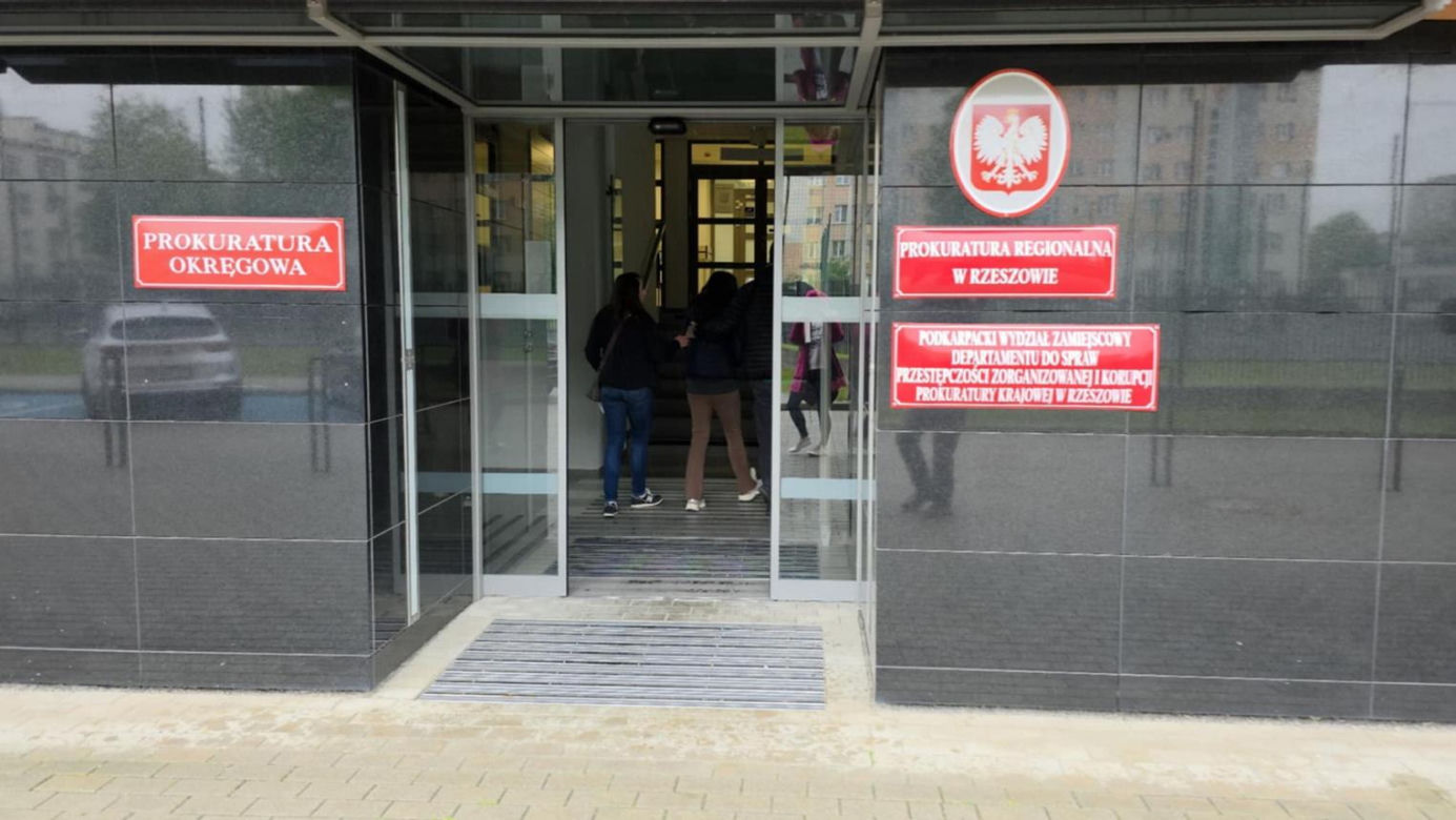 Doprowadzenie do Prokuratury Policjantki z Ropczyc 