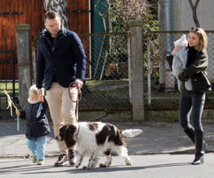 Kasia Tusk z rodziną odwiedziła rodziców. Tylko zobacz, co trzymała w ręku jej córka 