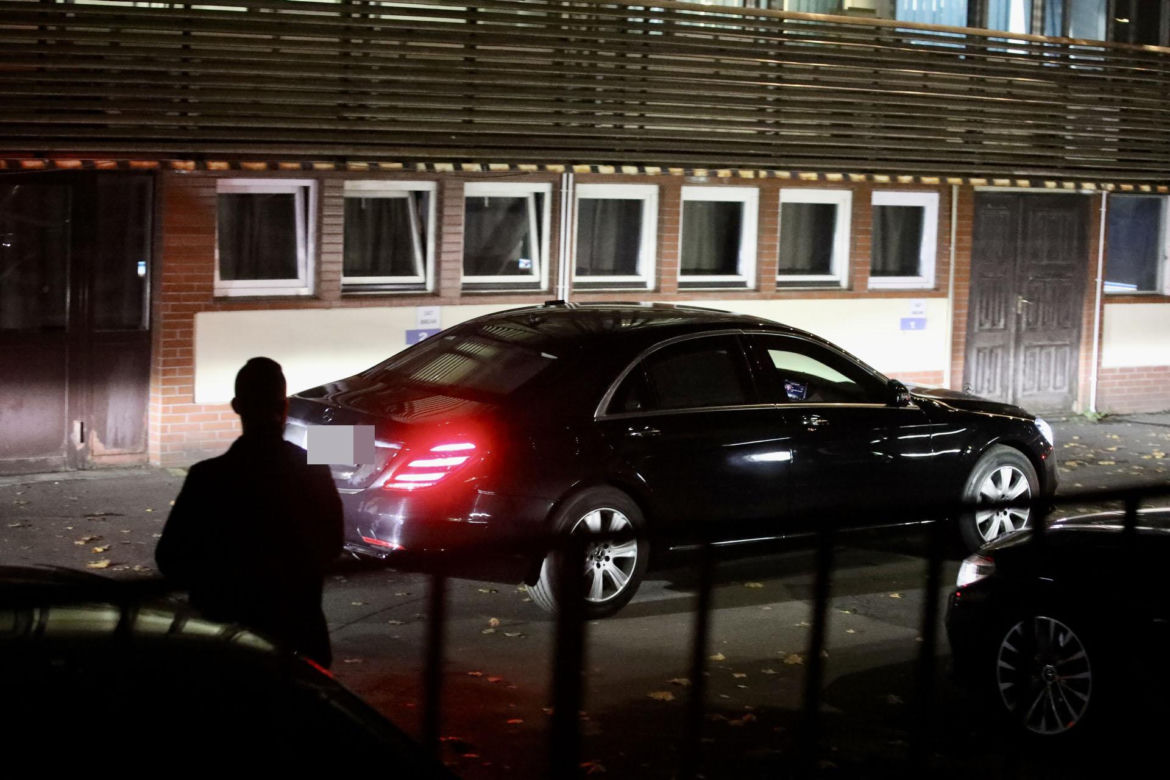 Narada PiS na Nowogrodzkiej. Długie rozmowy po spotkaniu z prezydentem Dudą
