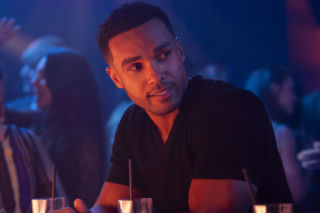 Emily podbija Rzym, a Alfie podyrwa Mindy.