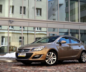 Opel Astra Sedan (Astra J)