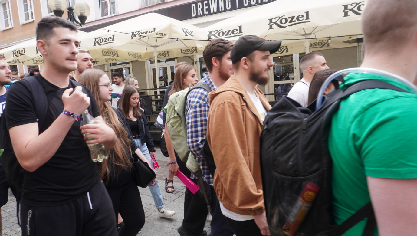 Kortowiada 2024. Parada Wydziałów przeszła ulicami miasta. Studenci tłumnie wzięli udział w imprezie