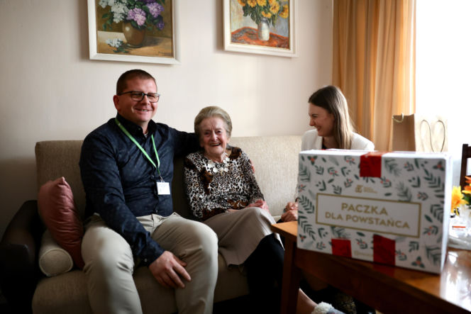 Z prezentami świątecznymi u Powstańców Warszawskich