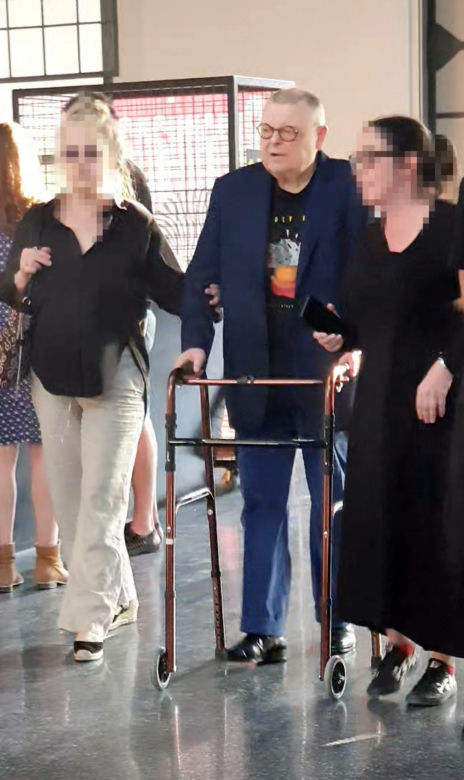 Wojciech Mann nie może sam chodzić