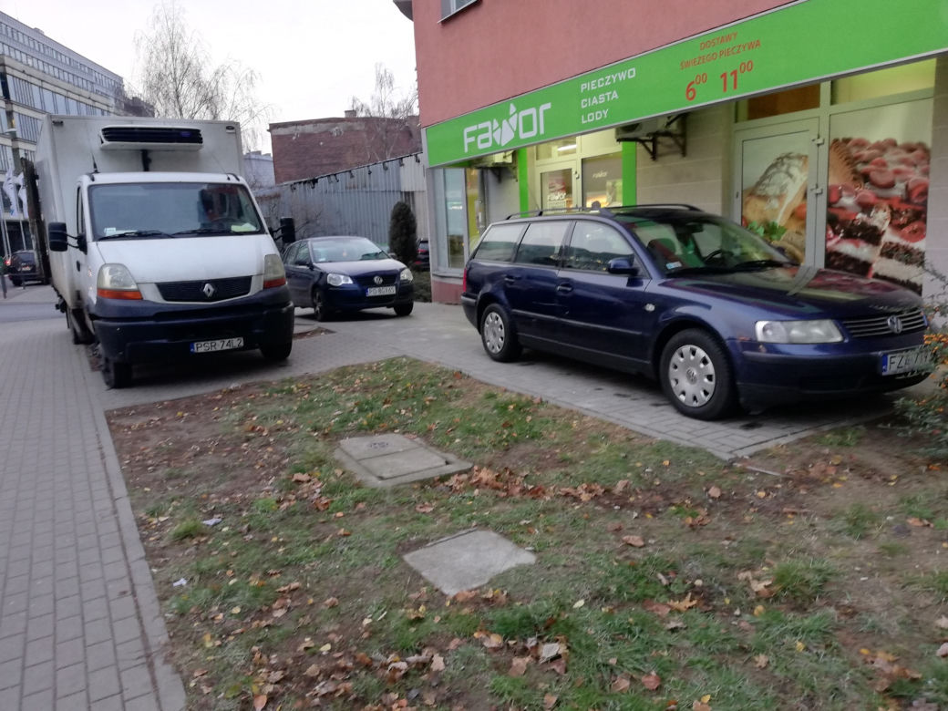 Nowy, zielony skwerek na Szyperskiej