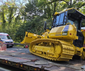 Karetka zderzyła się z ciężarówką. Są ranni, trasa zablokowana